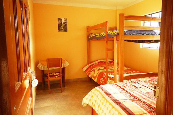 hostel Backpackers shared room dorm lamud amazonas peru